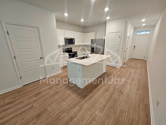 3rd image of 5914 Ortega Lake Dr #1