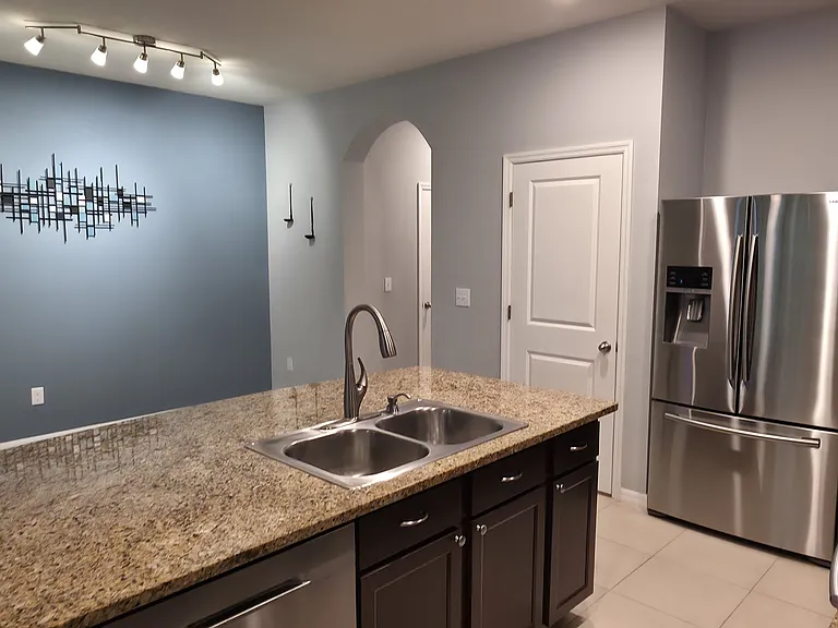 6920 Breezy Palm Dr — Photo 5