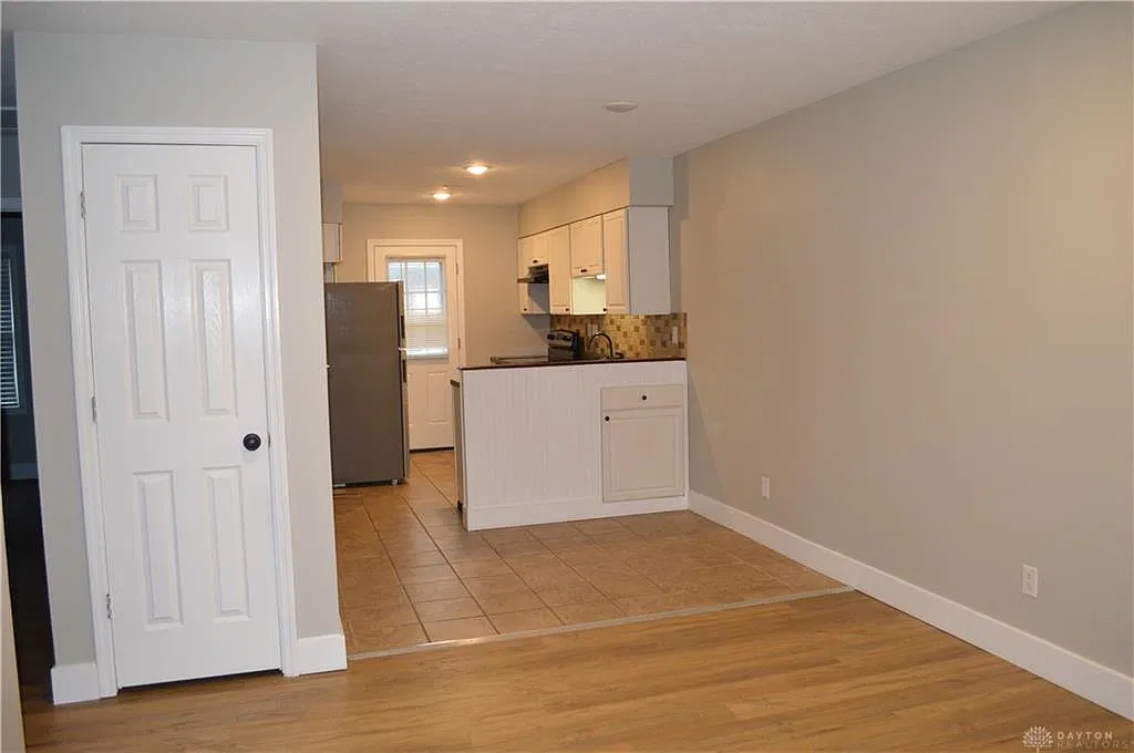 2 bed, 1.0 bath, $995 — Photo 2