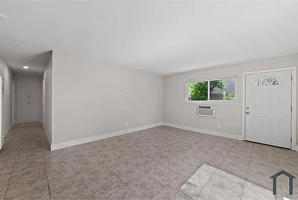 1305 Edmonton Ave — Photo 1