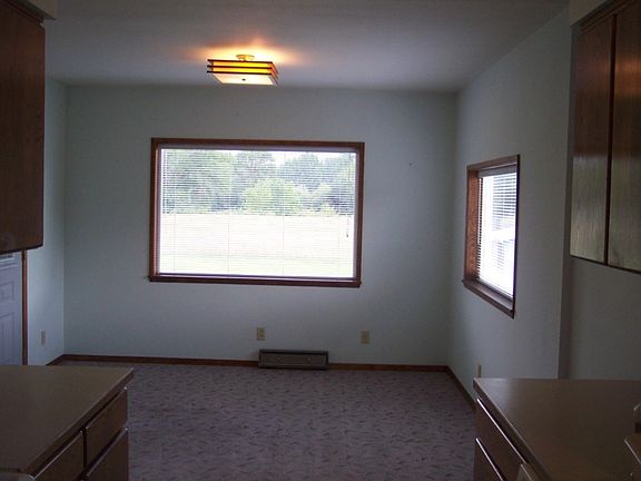 5th image of 2072 James Ave