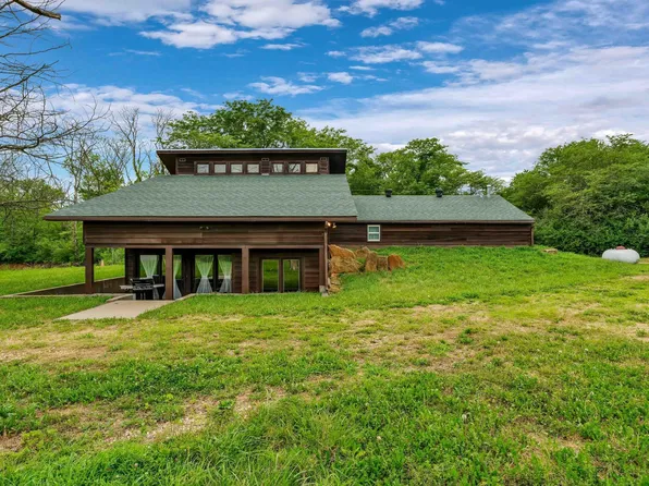 9619 Delaware Dr, Ozawkie, KS 66070