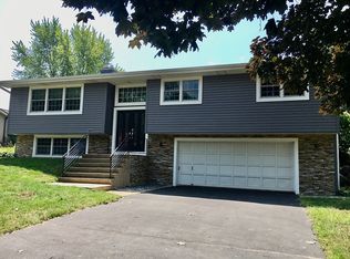 112 Canterbury Ct, Waunakee, WI 53597