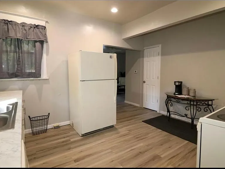 830 Unity St — Photo 3