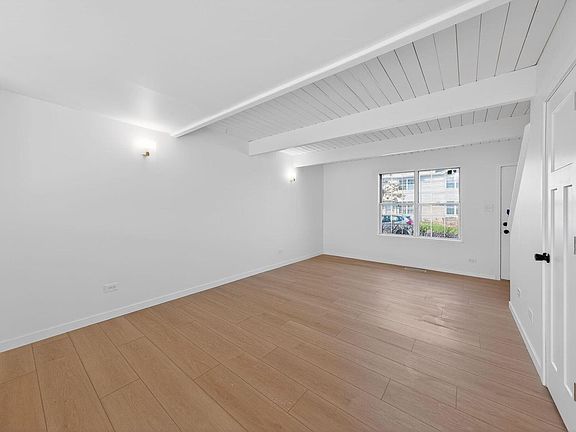 5th image of 453 Normandie Ln