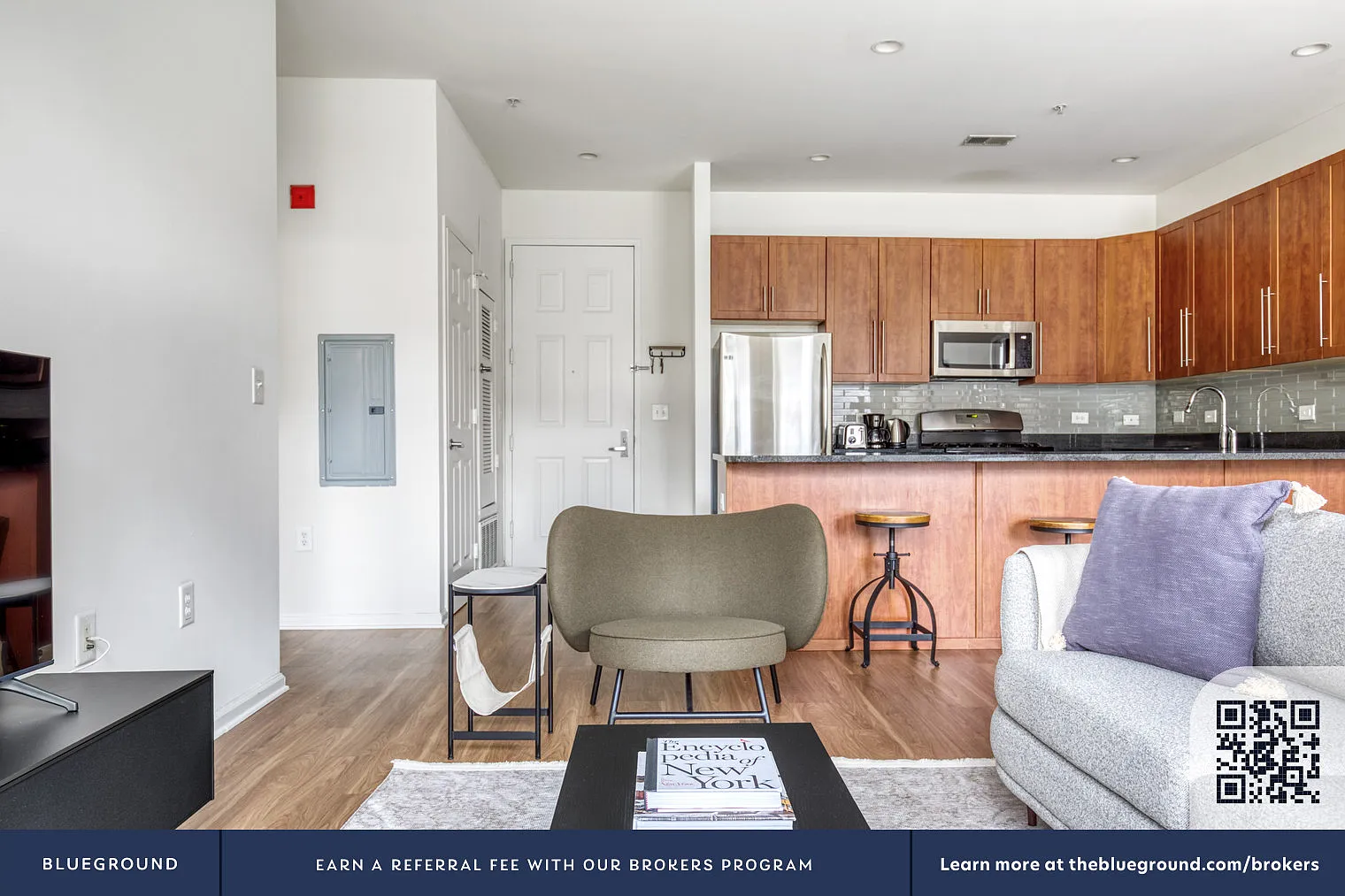 2 bed, 2.0 bath, 1040 sqft, $5,580 — Photo 3