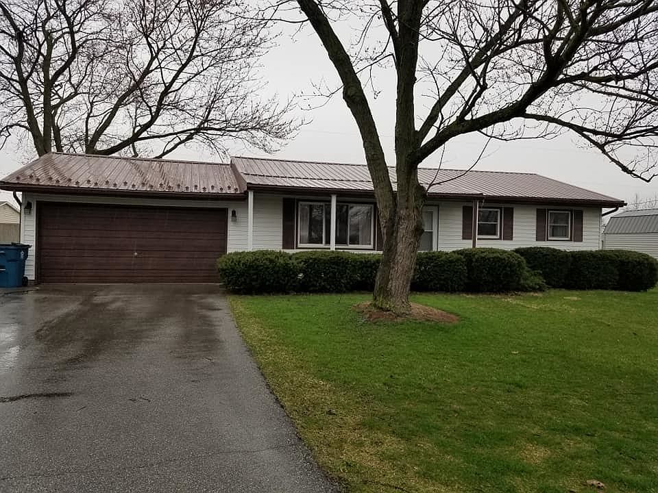 1st image of 704 Maxine Dr