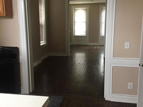 3rd image of 3546 S Broadway
