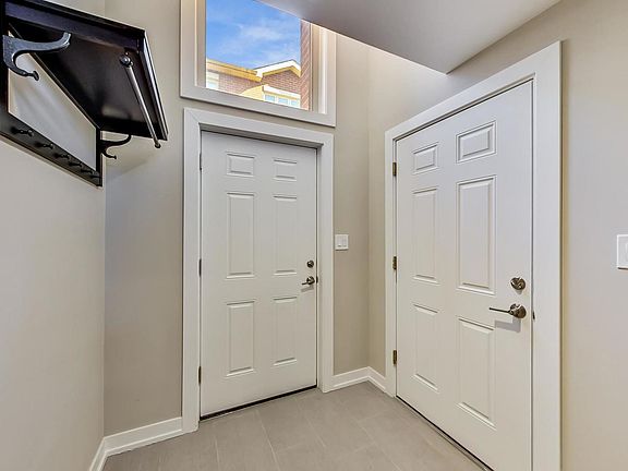 5th image of 3531 S Maplewood Ave Unit 7