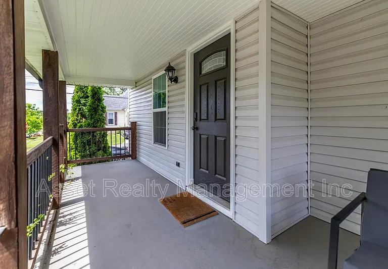 301 E Quincy Ave — Photo 9