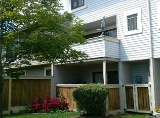 5772 Village Green Dr, Alexandria, VA 22309