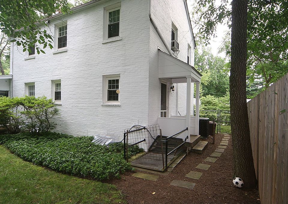 2nd image of 9902 Cedar Ln