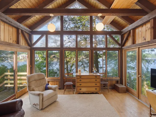2 Escumbuit Island, Derry, NH 03038