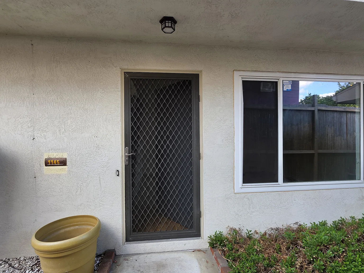 3 bed, 1.5 bath, 1225 sqft, $3,200 — Photo 3
