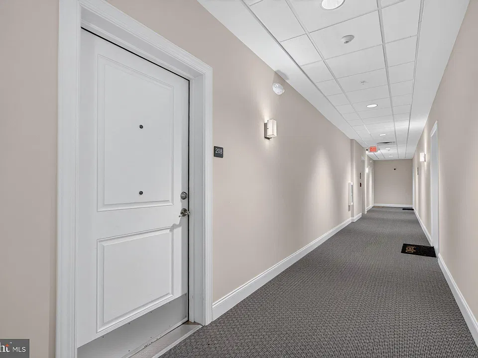 63 E Main St #208