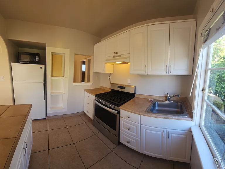 1828 Fixlini St #B — Photo 12