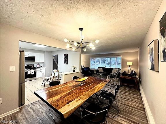 3rd image of 7610 Royal Ridge Dr