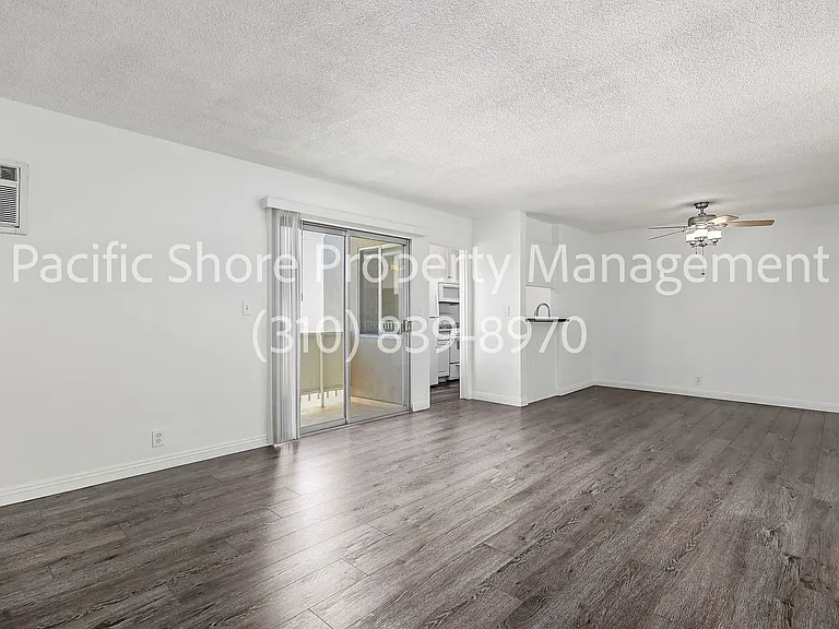 868 West Knoll Apartments — Photo 20