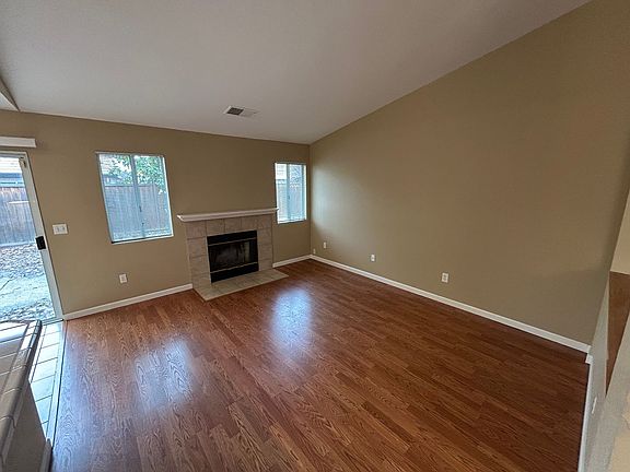 5th image of 955 Coventry Cir