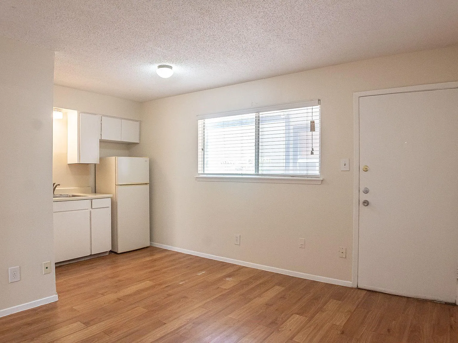 1 bed, 1.0 bath, 525 sqft, $950 — Photo 2