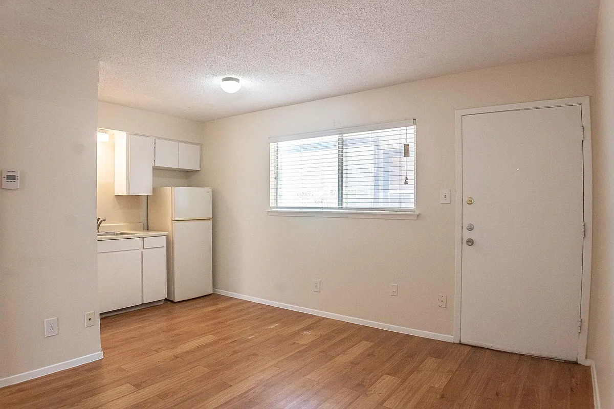 Building Photo - 924 E Dean Keeton St #220