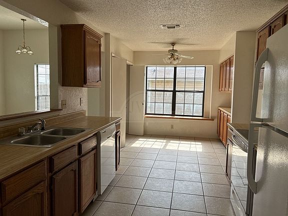 5th image of 2209 Fieldstone Dr