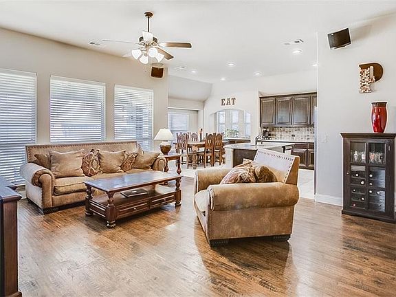 4th image of 1113 Ponderosa Dr