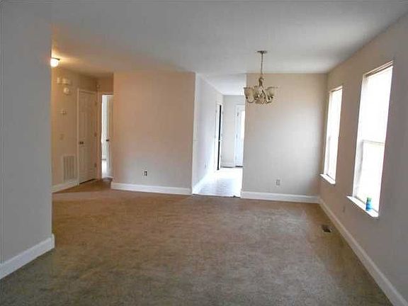 3rd image of 2656 Glass St