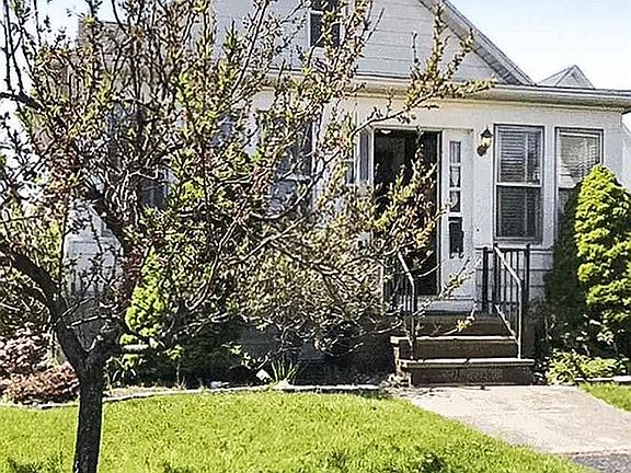 2nd image of 54 Lincoln St