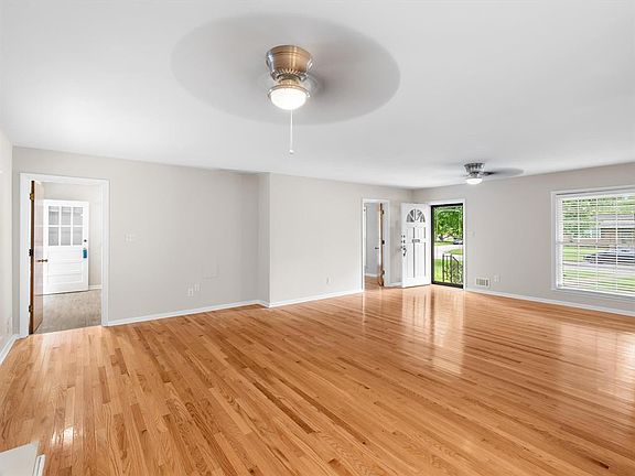 4th image of 2908 Tanglewood Dr