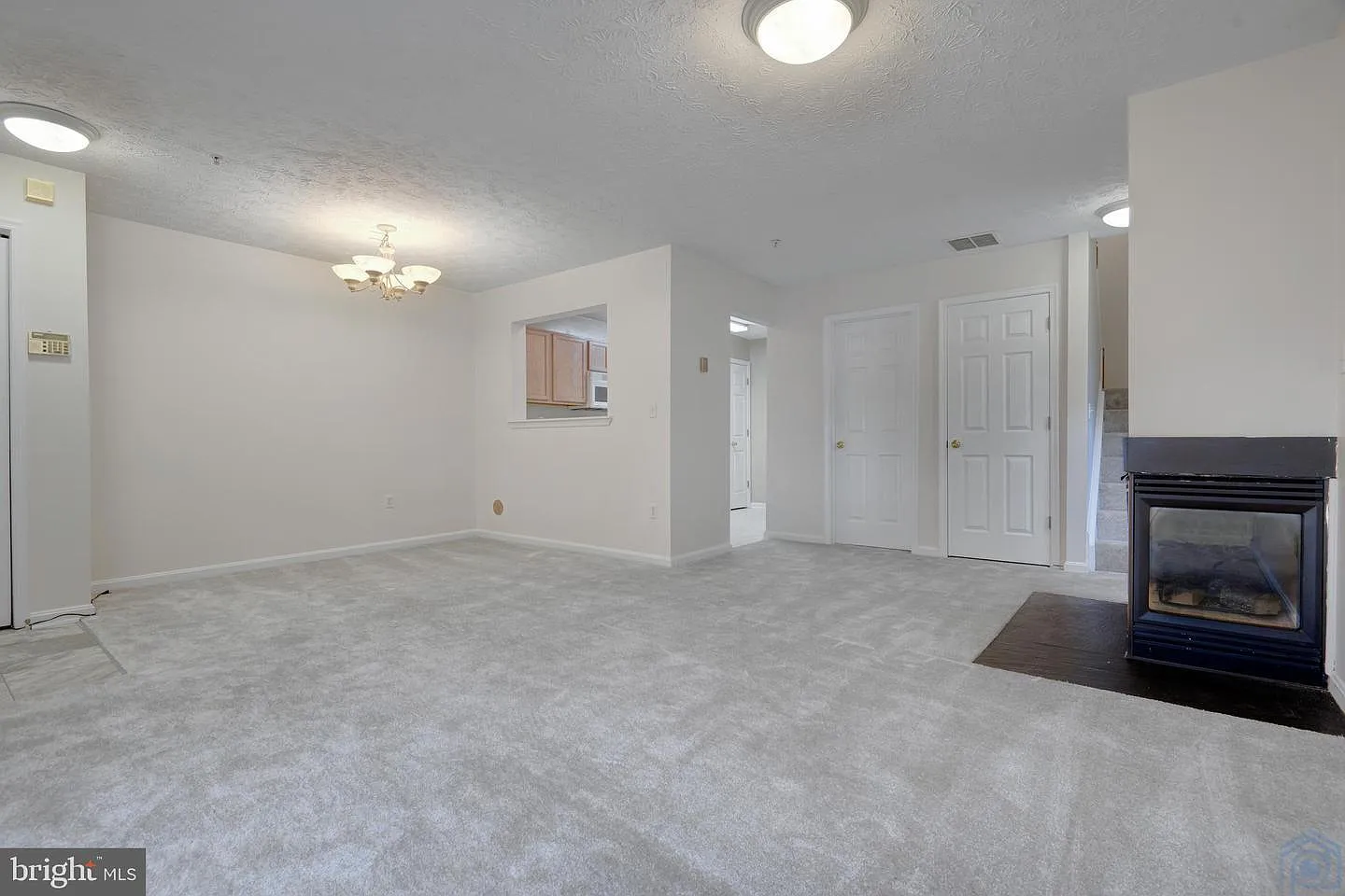 3 bed, 1690 sqft, $2,500 — Photo 4