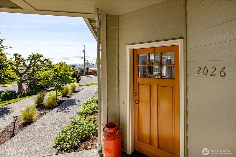 2nd image of 2026 I Avenue #2