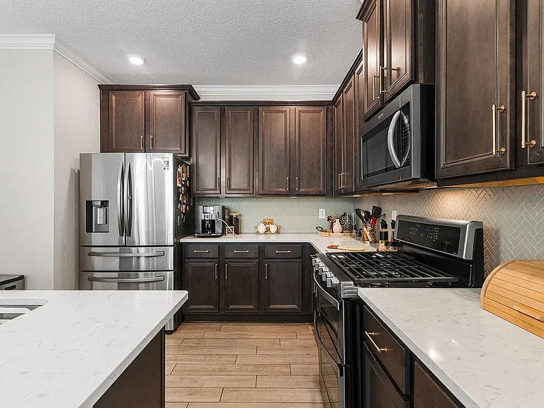 330 Greenway Ln — Photo 8