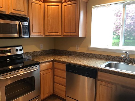 Stone counter tops, stainless/black appliances