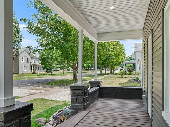 4th image of 311 Ellen St