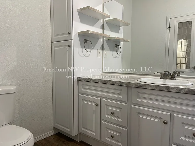 908 Vienna St — Photo 8