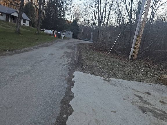 5th image of 1469 Edgington Rd