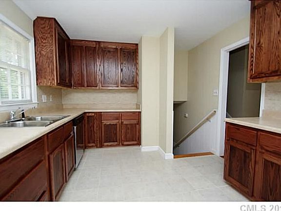 3rd image of 7335 Meadowdale Ln