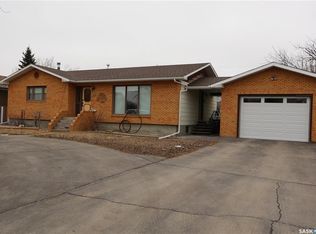 105 Magnan St, Gravelbourg, SK S0H1X0