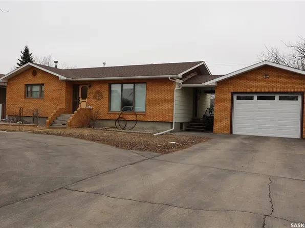 105 Magnan STREET, Gravelbourg, SK S0H 1X0