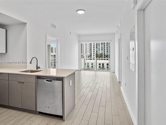 5th image of 321 NE 26th St #812