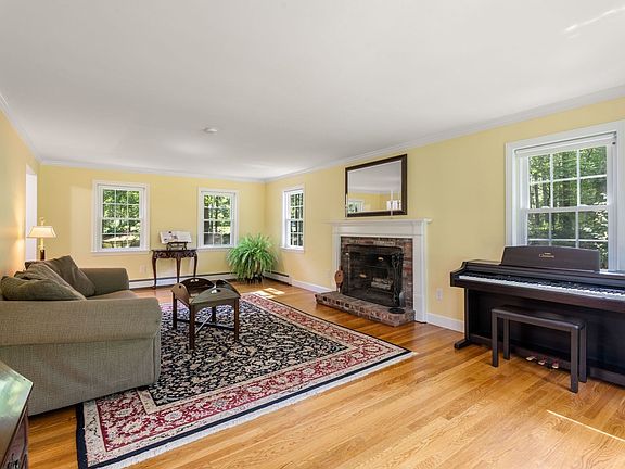 4th image of 113 Newbridge Rd