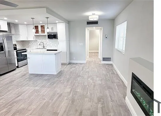 1 bed, 720 sqft, $1,953 — Photo 4