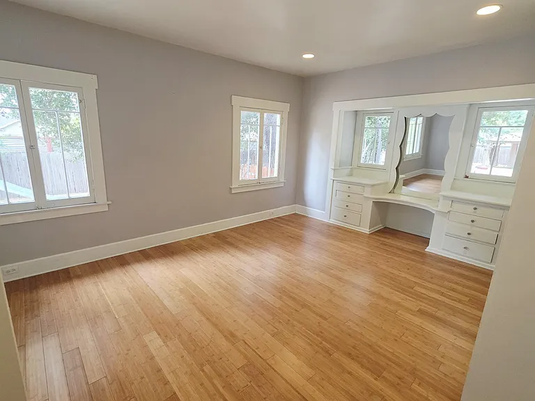 2121 Garfield Ave — Photo 7