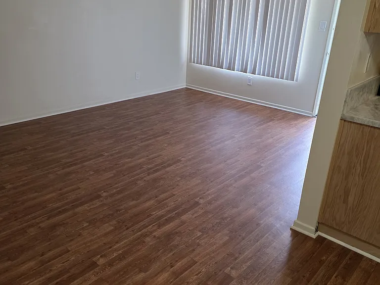 535 E Hazel St #6 — Photo 7