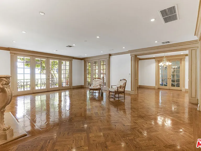 821 N Whittier Dr — Photo 15