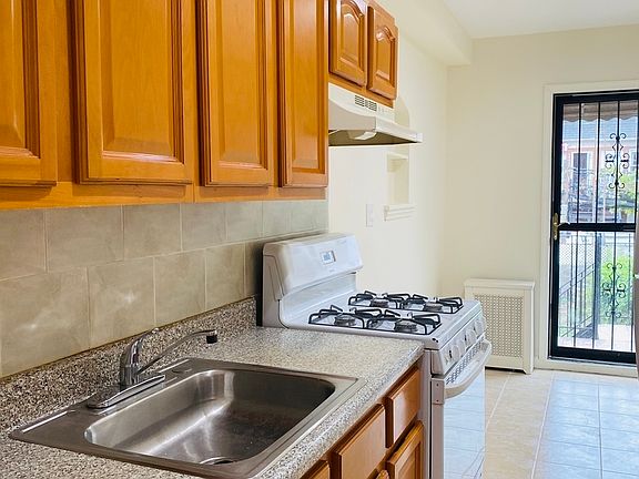 5th image of 2031 26th St #1