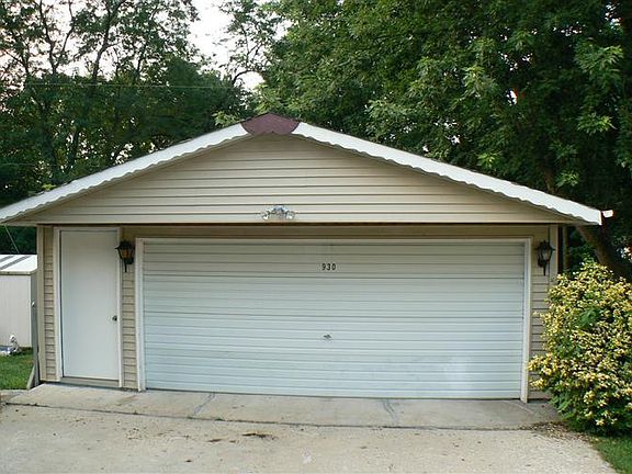 2nd image of 930 W 72nd Dr