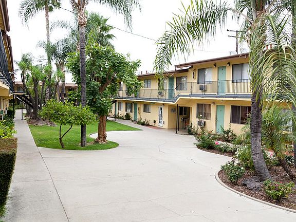 4th image of 216 S Grand Ave APT 15