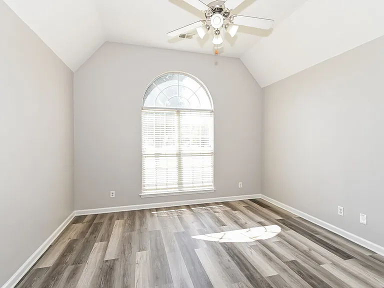 10594 Wyckford Dr — Photo 10